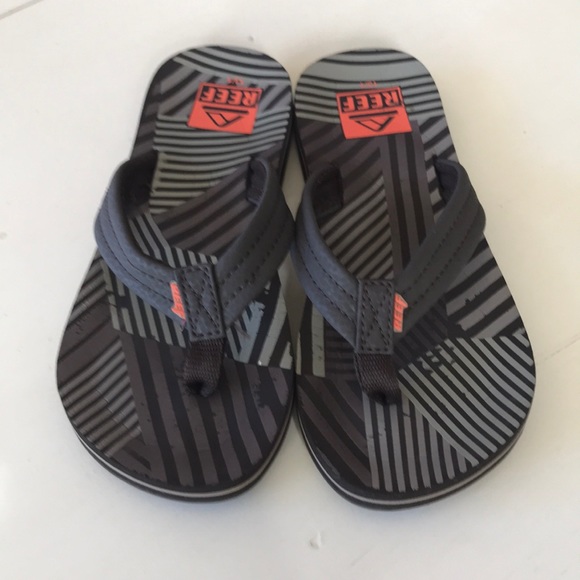 boys flip flops size 13